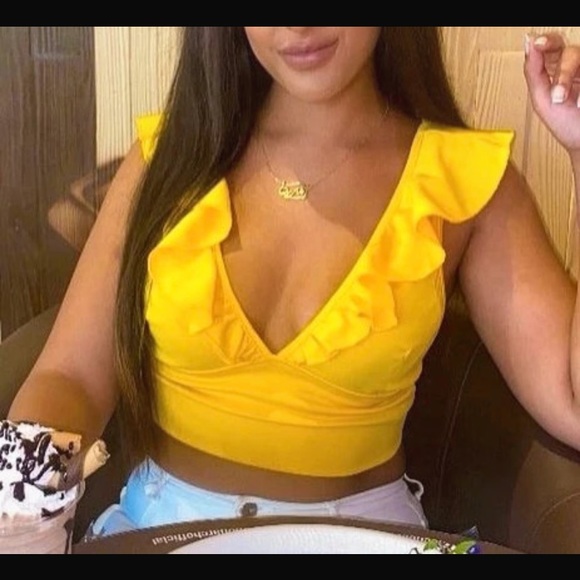 SHEIN Tops - SHEIN ruffle neck cropped top, Size small/8